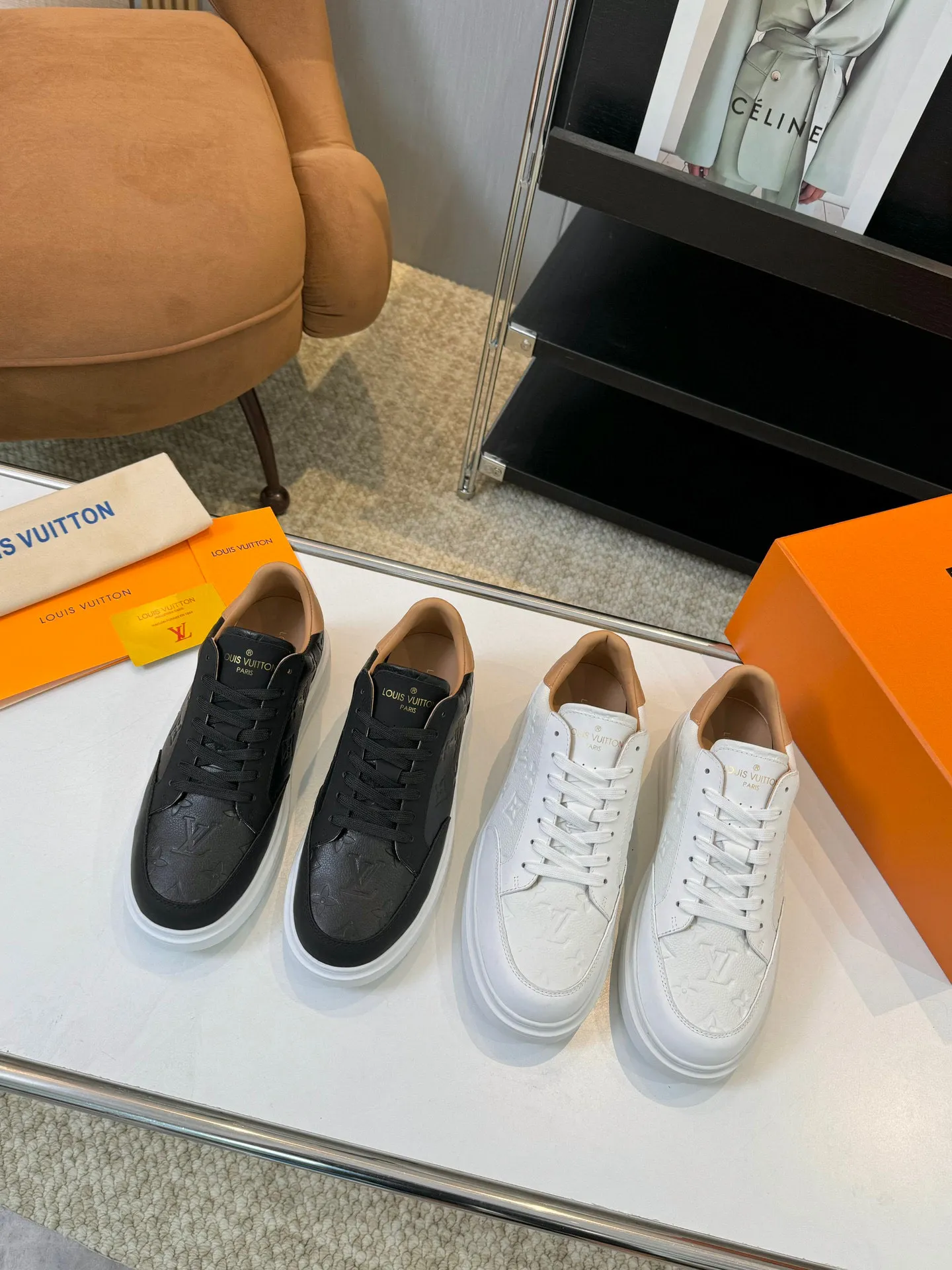 Men's Men's Shoes 💰620💰 LV [Beverly Hills Sports Shoes Series] This Beverly Hills sports shoes are made of grained cow leather with Damier pattern, echoing the current season's leather goods series. The thick rubber outsole is lightweight, and an embossed Louis Vuitton logo adds a branding touch. Padded insole and technical fabric lining enhance comfort.  Detailed Features ♛ Silk cowhide ➕ Tumbled cowhide ♛ Ultra-light rubber outsole ♛ Louis Vuitton logo on tongue and outsole ♛ Size: 38-46